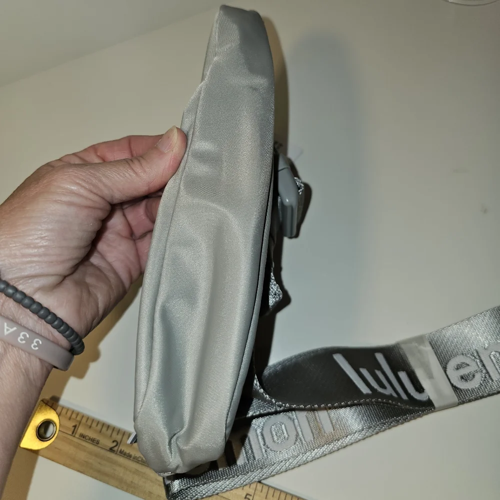 lululemon athletica Silver Everday Belt Bag, NWT - Picture 6 of 7
